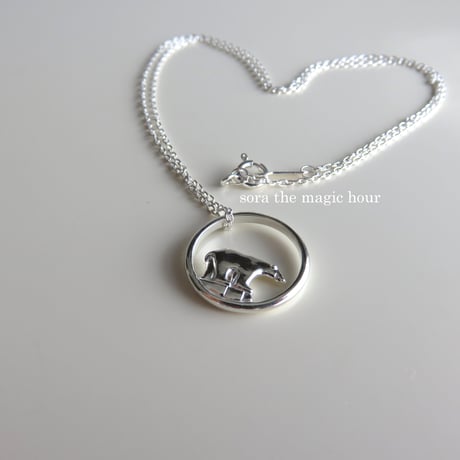 ホッキョクグマのリングネックレス　　しろくまリングチャーム　シロクマ好きさんへ　silver925