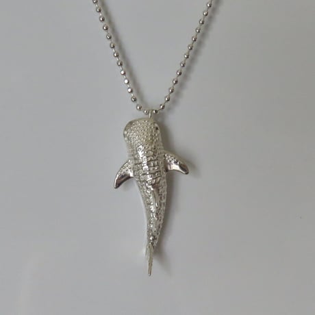 ジンベエザメ　ネックレス　Whale shark necklace　海の生き物好きさんへ　個性的な絶滅危惧種ジュエリー