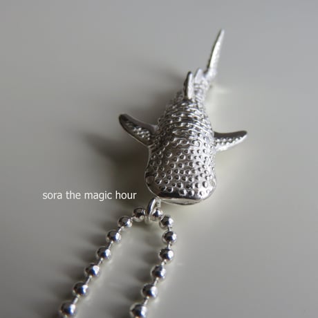 ジンベエザメ　ネックレス　Whale shark necklace　海の生き物好きさんへ　個性的な絶滅危惧種ジュエリー