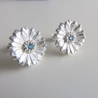 ガーベラピアス、 size L ガーベラポストピアス、【受注生産】Gerbera earrings,　ガーベラ好きさんへ贈るシルバーネックレス　花言葉「希望」「前向き」　11月誕生花