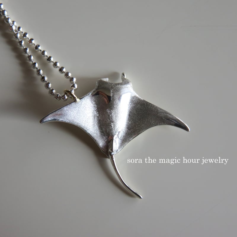 オニイトマキエイシルバーネックレス 大人可愛いリアルなマンタ Manta