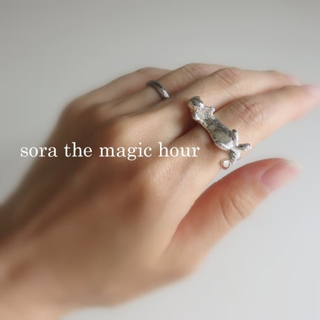 ぷかぷかラッコのフリーリング　ボリューミーなシルバーアクセサリー