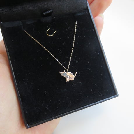 ネコシルエット　K10 ネックレス「座り」Cat silhouette necklace