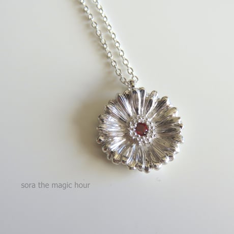 ガーベラのネックレス　size L   Garbera necklace【受注生産】ガーベラ好きさんへ贈る味わいシルバーアクセサリー花言葉「希望」「前向き」11月誕生花