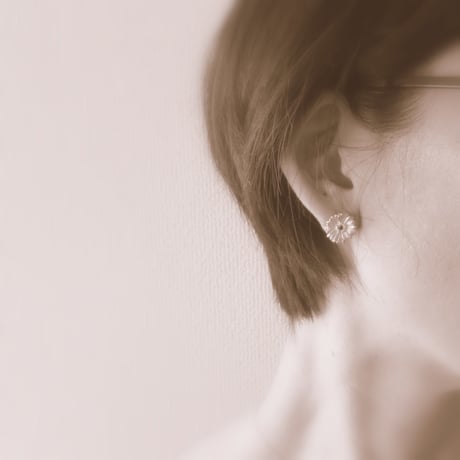 ガーベラのピアス　Silver925　CZ　ガーベラ好きさんへ贈る味わいシルバーアクセサリー花言葉「希望」「前向き」11月誕生花
