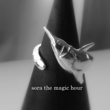 泳ぐ皇帝ペンギンのフリーリング　ペンギン大好き　ボリューミーリング　Emperor penguin ring