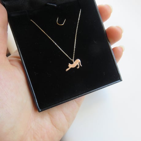 ネコシルエット　K10 ネックレス「のびのび」Cat silhouette necklace