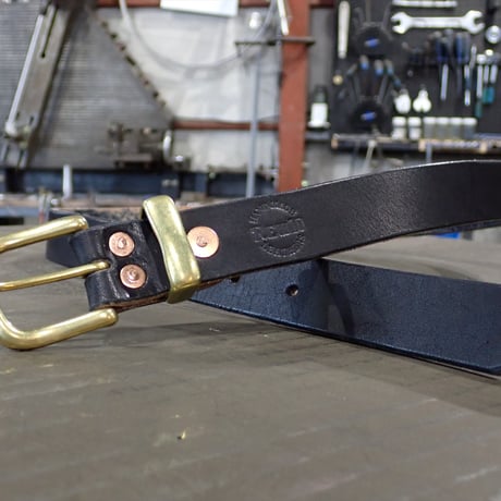 REW10 LEATHERS RIVETED BELT BLACK