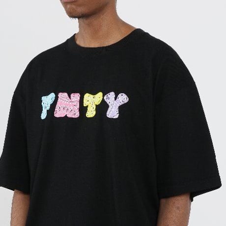FNTY/ APPLIQUE LOGO Tshirts "BLACK"