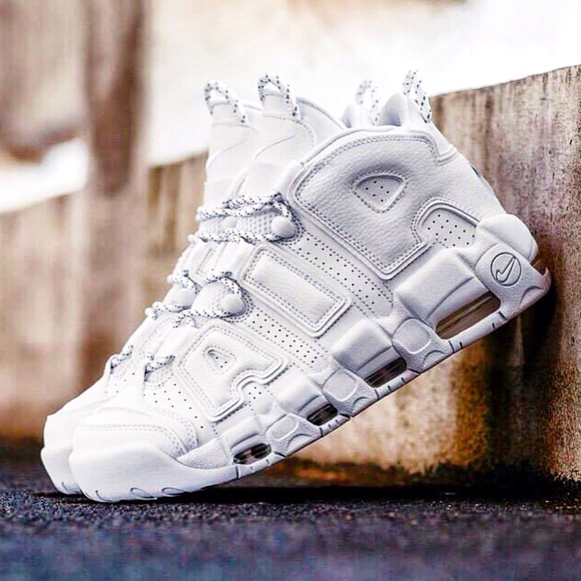 NIKE AIR MORE UPTEMPO 10 ホワイト/マルチカラー28.0 楽天市場】NIKE AIR MORE UPTEMPO（カラーホワイト）の通販