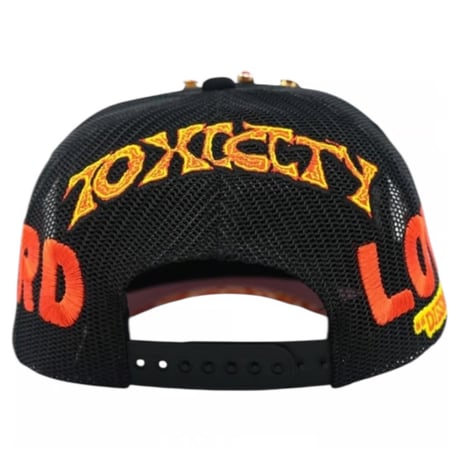 TOXICITY X DSMSD/ BY MOUR CAP LOVE HARD TRUCKER HAT (BLACK)