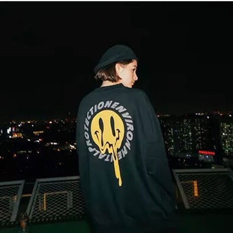 WOSS.official/Smile art Crewneck