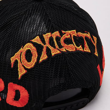 TOXICITY X DSMSD/ BY MOUR CAP LOVE HARD TRUCKER HAT (BLACK)