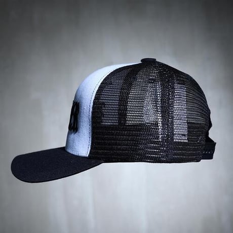 By The R/ Letter Mesh Cap "BLACK×WHITE"