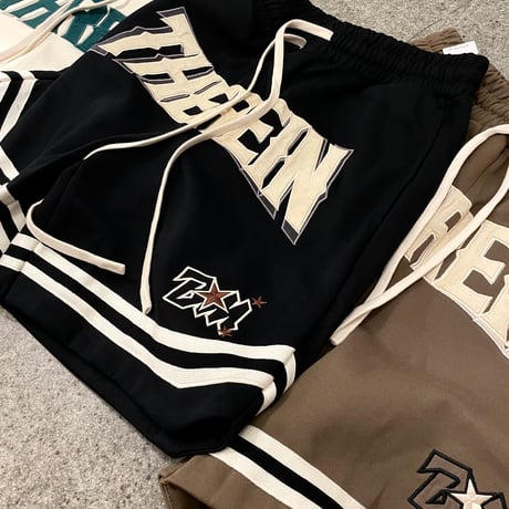 Mismatch NYC/Appliqué basketball Shorts BROWN
