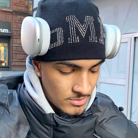 oMA /Skull Logo rhinestone Beanie