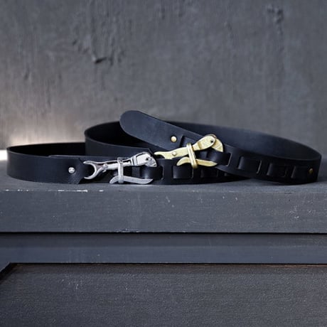By The R/ Leather belt