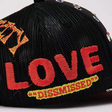 TOXICITY X DSMSD/ BY MOUR CAP LOVE HARD TRUCKER HAT (BLACK)