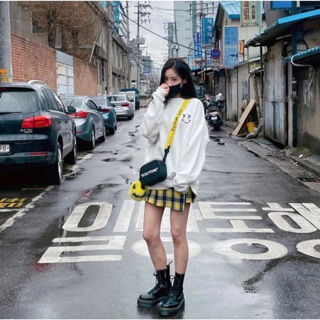 BLACK BLOND/BB logo smile  Crewneck Sweatshirt  (WHITE)