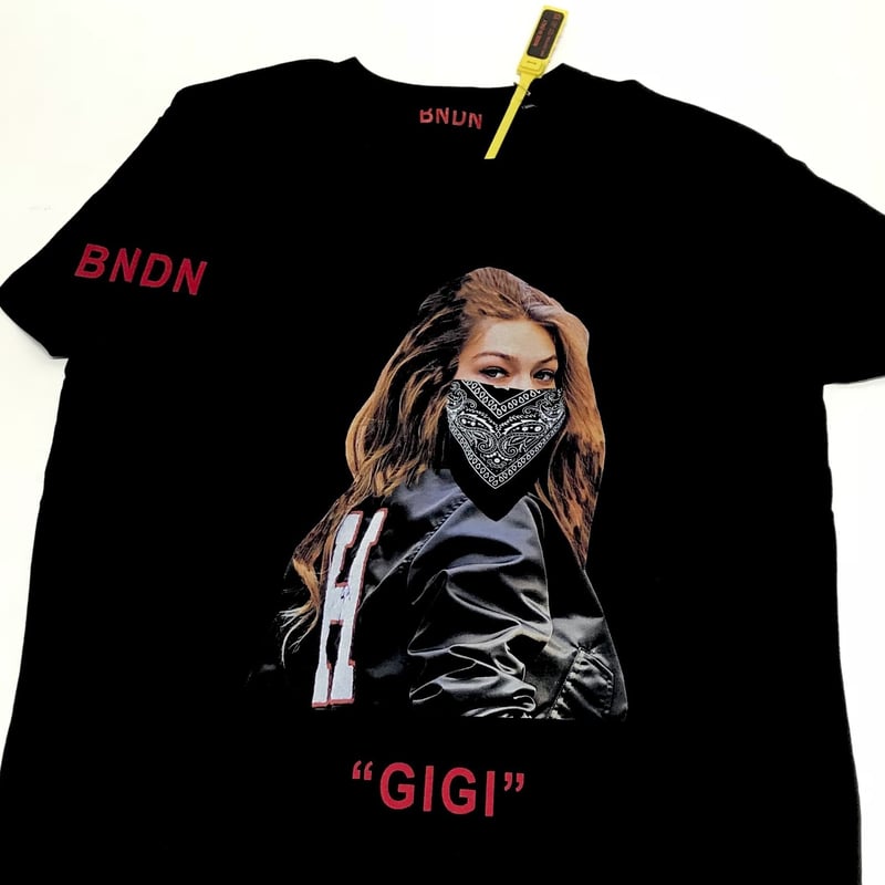 希少 90's STAR WARS Tシャツ Gigi Hadid 着用 Gigi Hadid Rocks Vintage 'Star Wars' T-Shirt & Red Bell