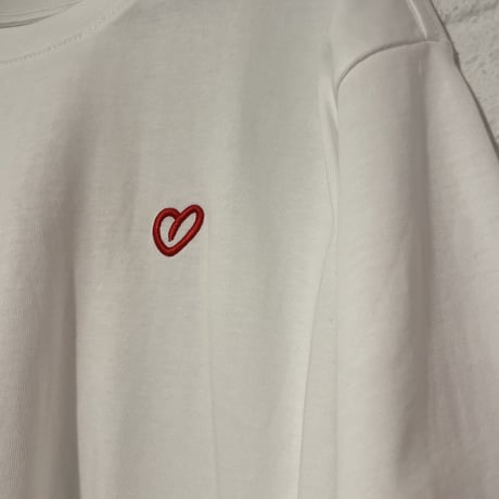 Mismatch NYC/Embroidery Heart Tee