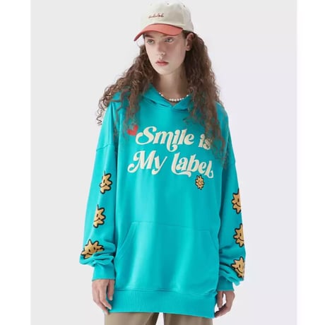 WOSS.official/Smile Hoodie