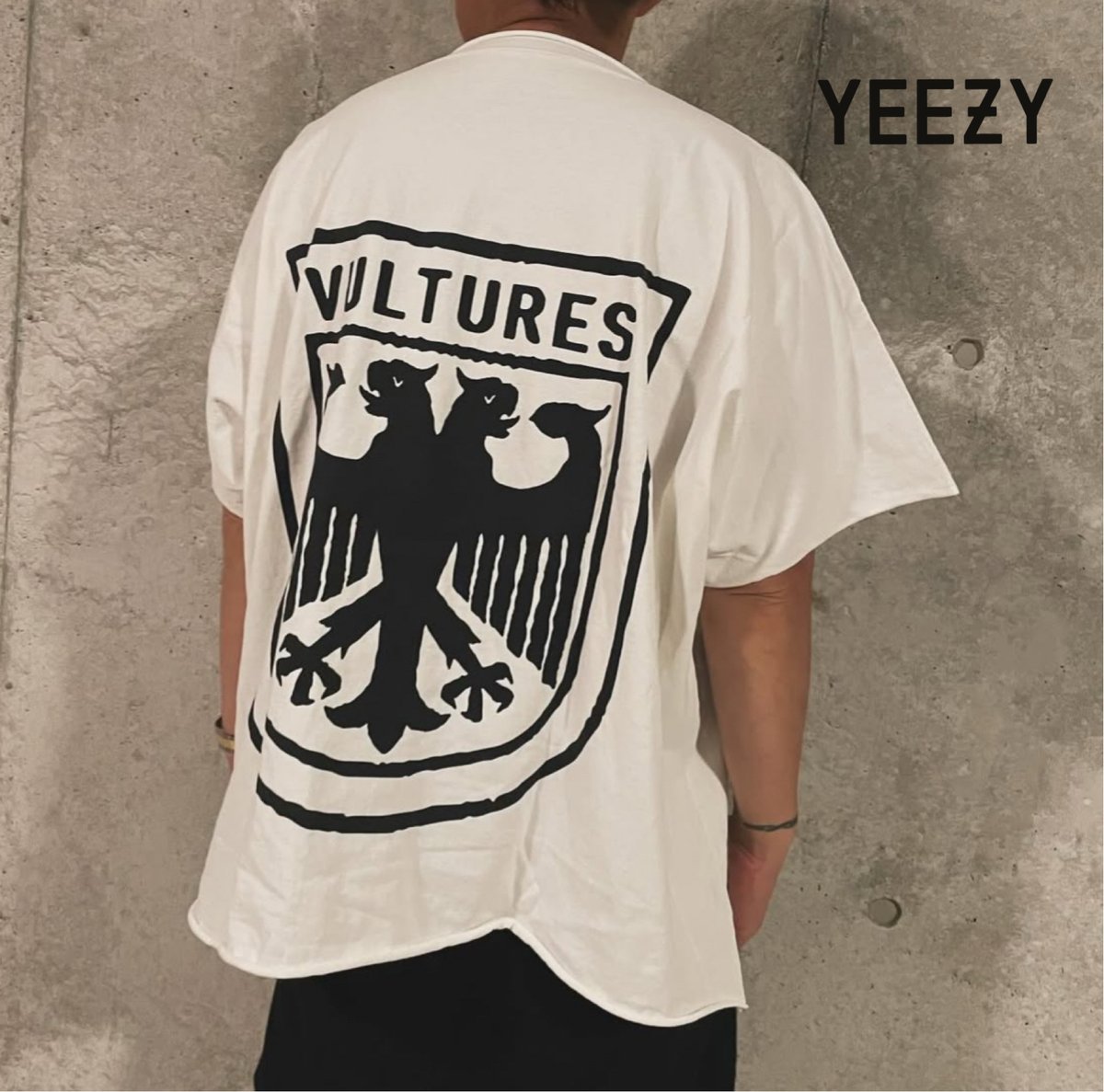 【Yeezy】VULTURES Korea 限定 Tシャツ ★大人気★ Yeezy VULTURES 2 TEE SIZE1 WHITE 韓国限定の通販 by sell｜ラクマ