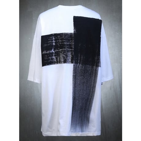 By The R/ brush painting  tee(WHITE)