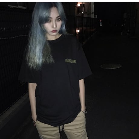BLACK BLOND/INNOCENT Tee BLACK