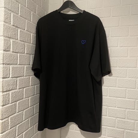 Mismatch NYC/Embroidery Heart Tee