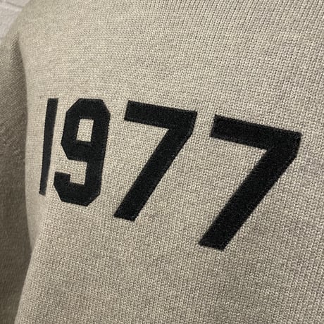 ESSENTIALS by Fear of God /1977 Crewneck Kni"DARK oatmeal"