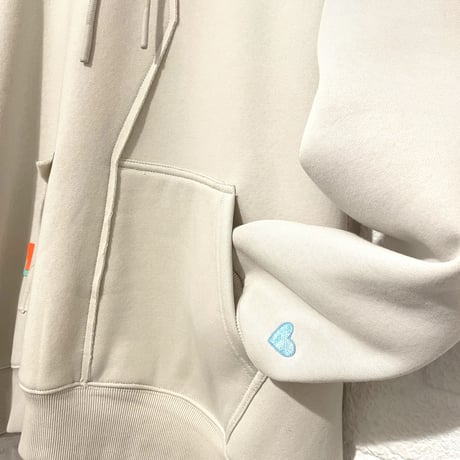 WOSS.official/Heart Hoodie