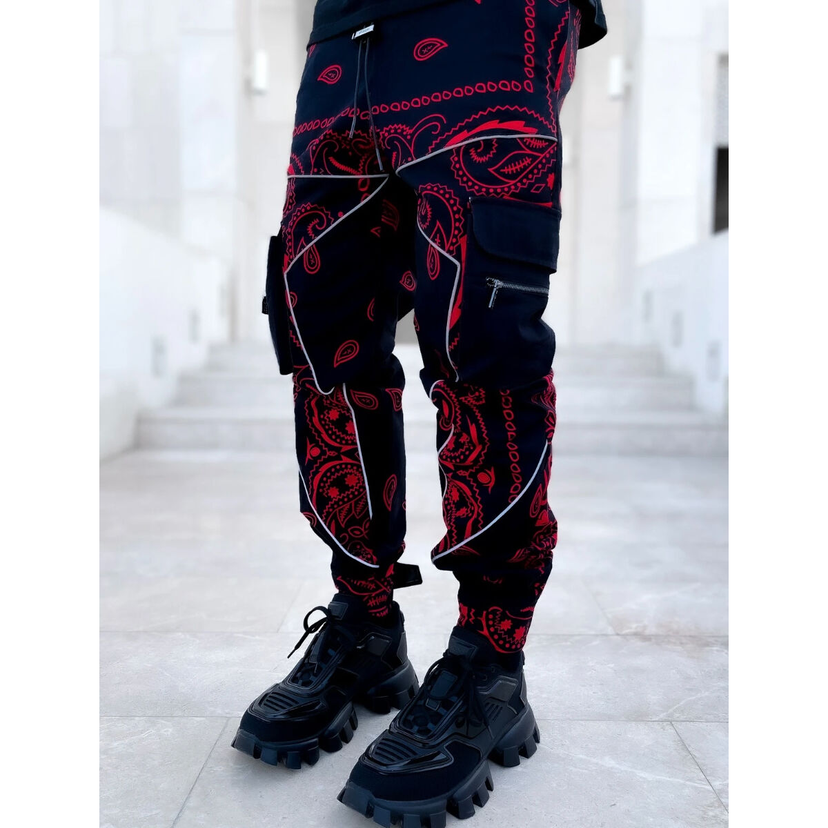 フリンジ加工 黒パンツ ラッパー guapi amiri fit=scale-down,w=1200