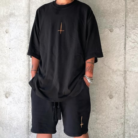 By The R/ Cross breach Tshirts BLACK "SET UP"