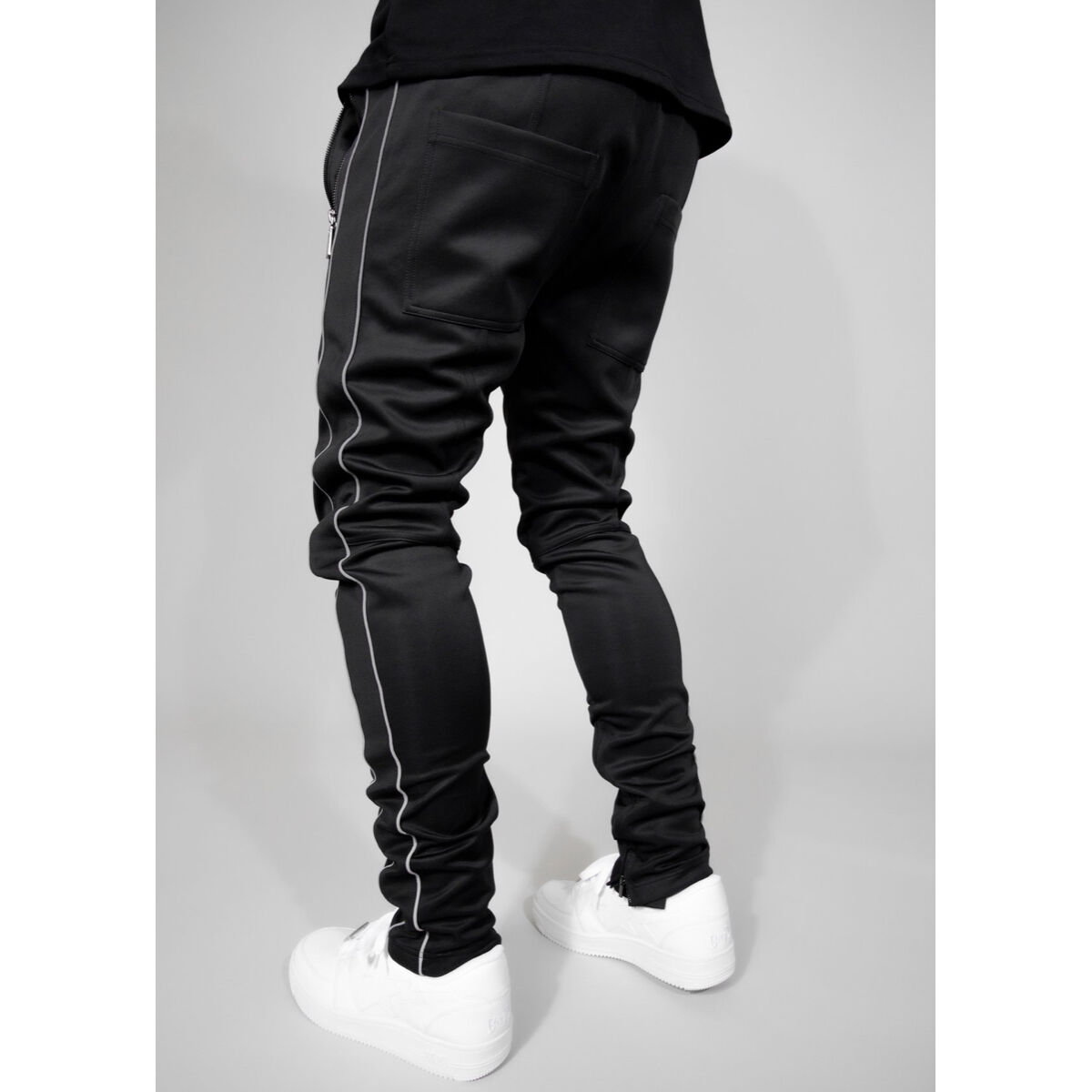 フリンジ加工 黒パンツ ラッパー guapi amiri fit=scale-down,w=1200