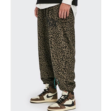 WOSS.official/leopard sweat pants