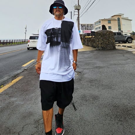 By The R/ brush painting  tee(BLACK)