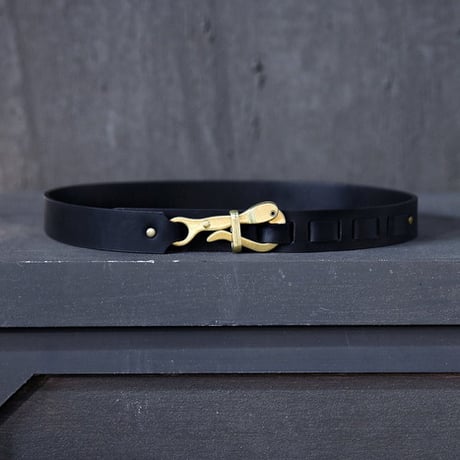 By The R/ Leather belt