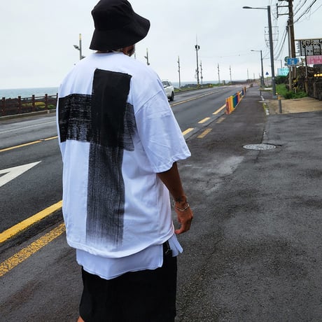 By The R/ brush painting  tee(WHITE)