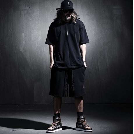 By The R/ Cross breach Tshirts BLACK "SET UP"