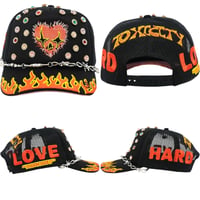 TOXICITY X DSMSD/ BY MOUR CAP LOVE HARD TRUCKER HAT (BLACK)