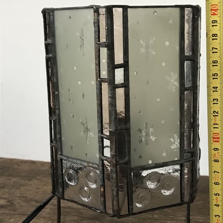 レトロなすりガラス 雪の結晶模様のランプ