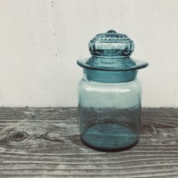 古い小さなキャンディーポット