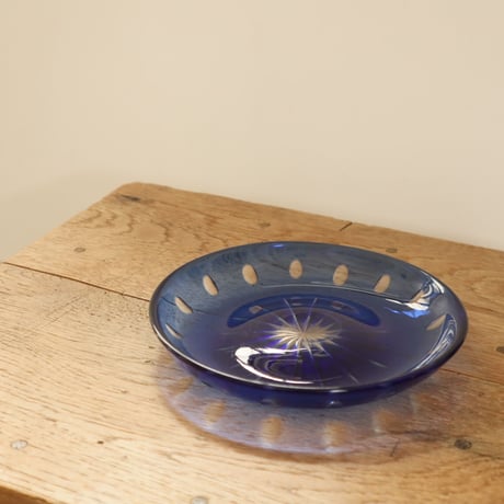 レトロなガラスの青いお皿 / ie22_296