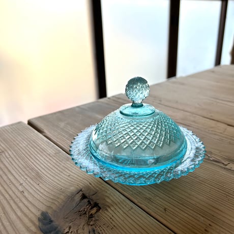 バターディッシュ アンティーク　ヴィンテージ　気泡ガラス　貴族　舶来品 ヴィンテージガラスのバターデッシュ | 古道具 イエノコモノ