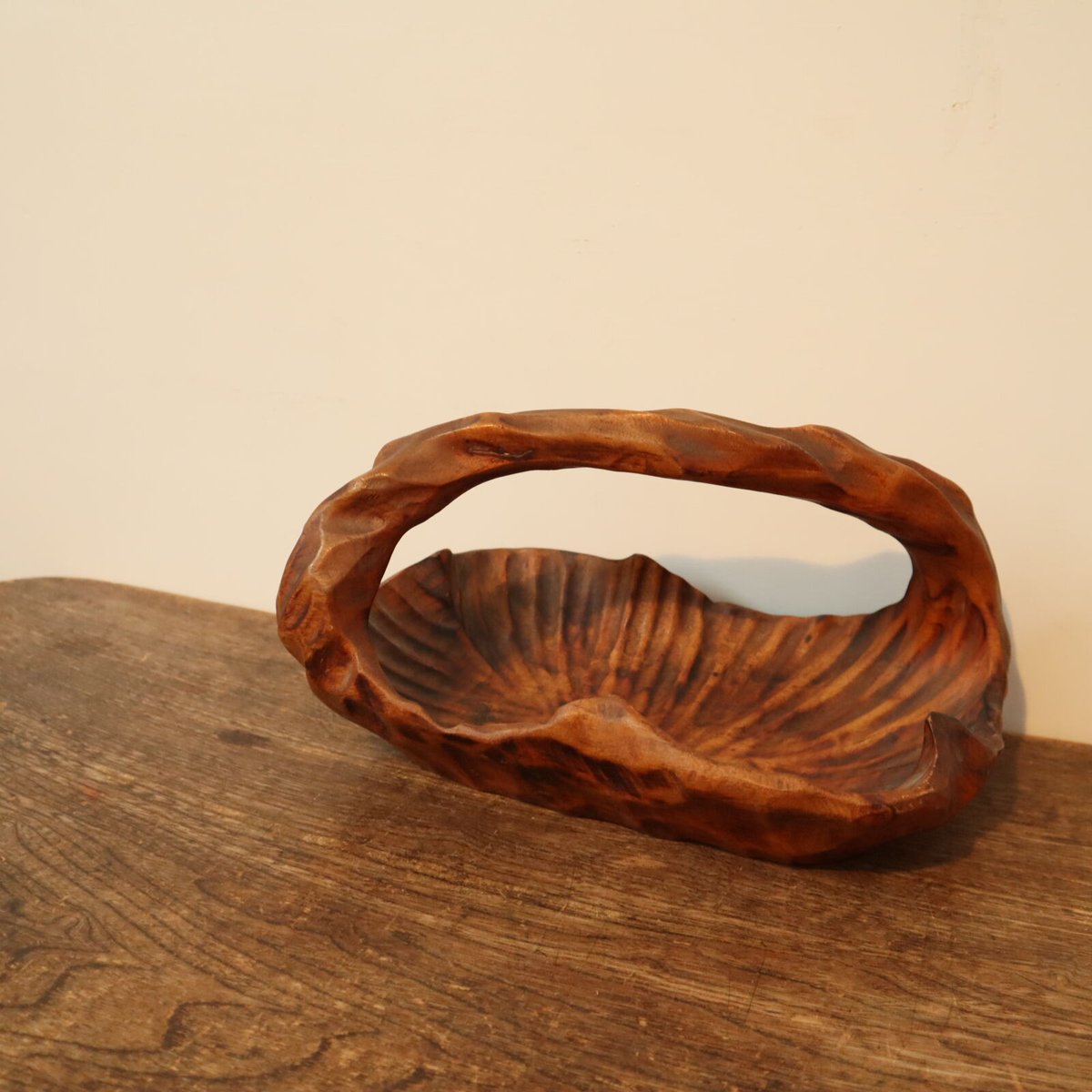 存在感のある 木彫り かご 籠 / ie22_250 | 古道具 イエノコモノ