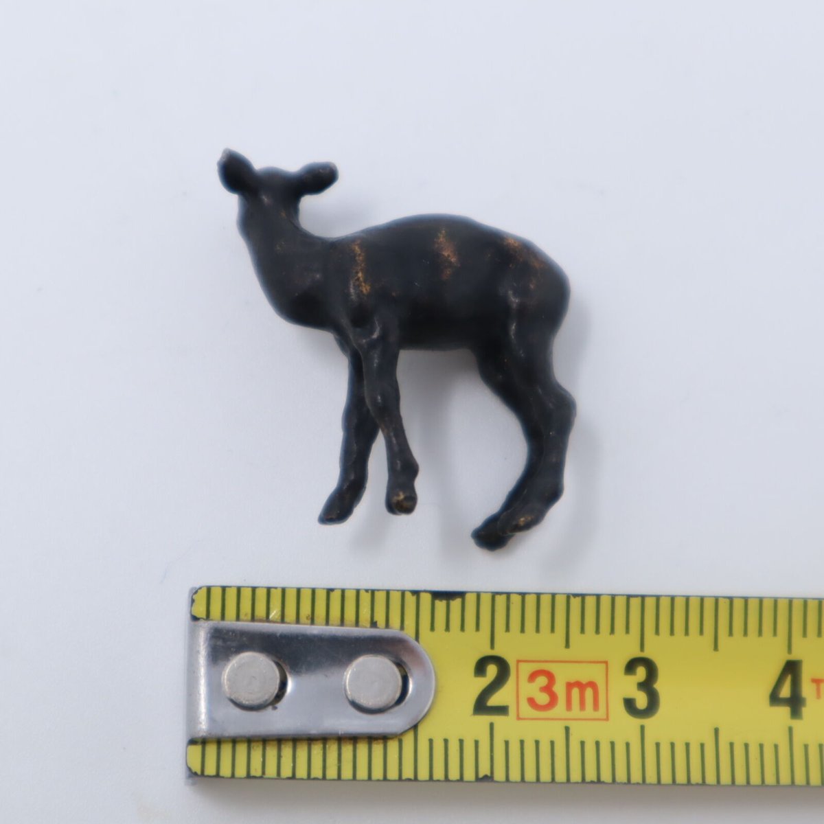 バンビー小鹿 金属製 ちいさな 小鹿 ミニチュア 高さ2.5㎝ バンビ / ie22_367