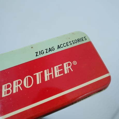 BROTHER レトロ缶  GIGZAG ミシンアクセサリー付き / ie22_320