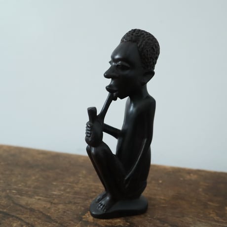 黒檀木彫 パイプをふかす男 BOKO 彫刻 / ie22_234