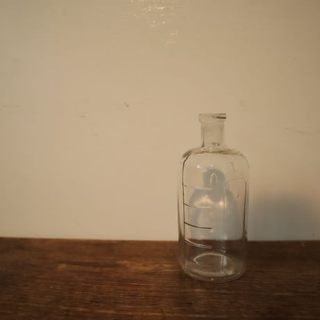 レトロな気泡入りガラス瓶 / ie22_266